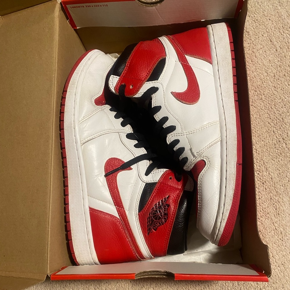 Nike Air Jordan 1 Retro High OG "Heritage"